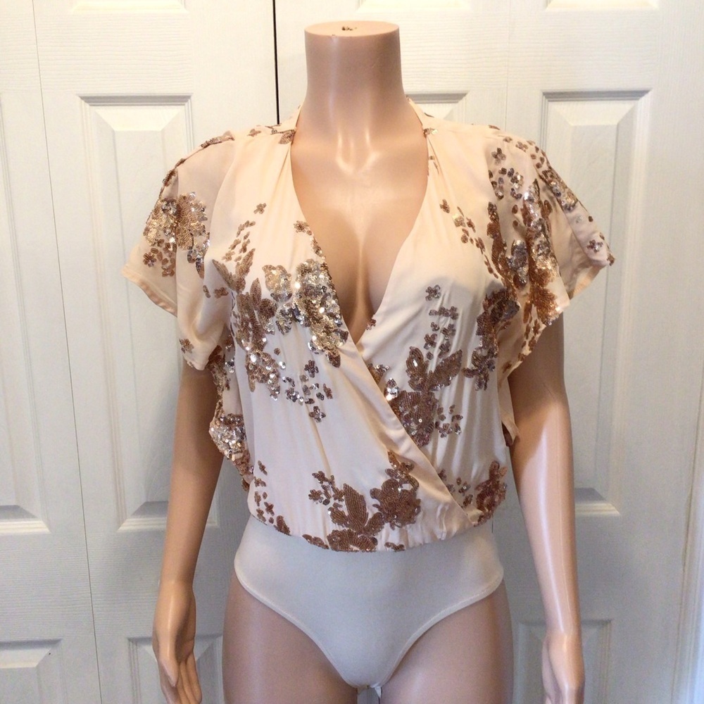 Charlotte Russe Womens Peachy Pink Sequin Short Dolman Sleeve Bodysuit Size XS